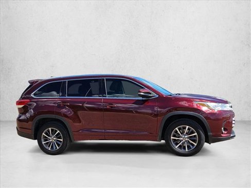 Used 2018 Toyota Highlander XLE image 4