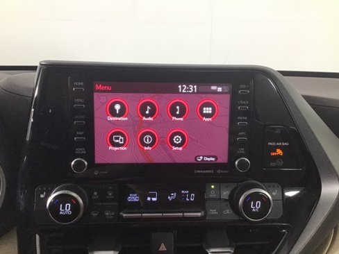 Used 2020 Toyota Highlander XLE image 17