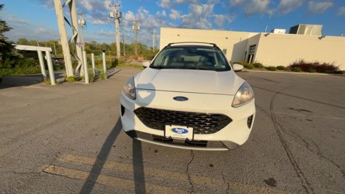 Used 2020 Ford Escape SE image 3