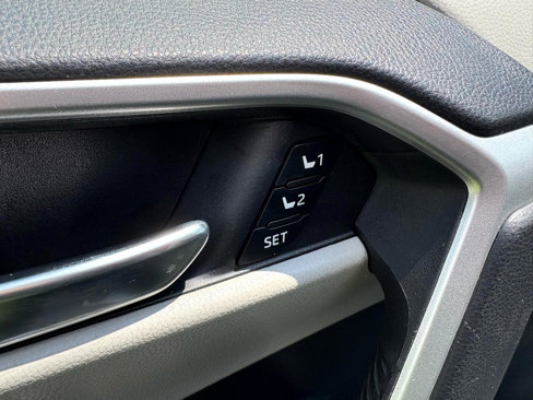 Used 2020 Toyota RAV4 XLE Premium image 10