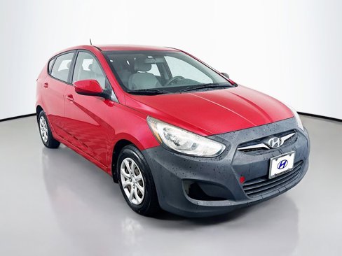 Used 2013 Hyundai Accent GS image 3
