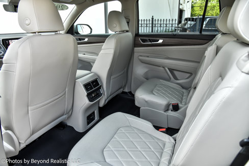 Used 2024 Volkswagen Atlas SEL Premium R-Line image 32
