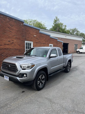 Used 2018 Toyota Tacoma TRD Sport image 2