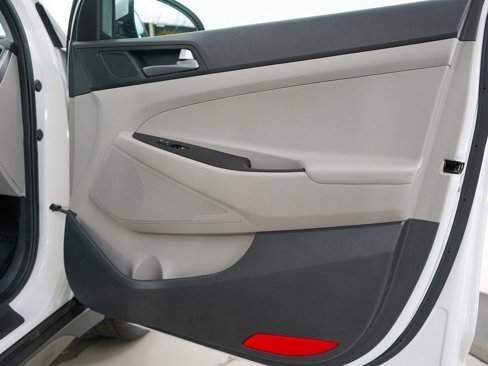 Used 2016 Hyundai Tucson Sport image 9