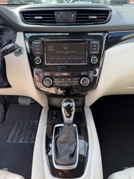 Used 2019 Nissan Rogue Sport SL w/ Premium Package image 12