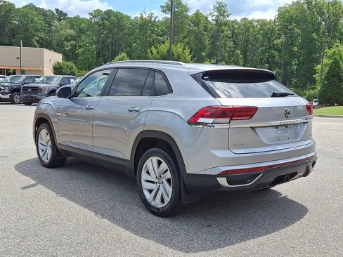 Used 2020 Volkswagen Atlas Cross Sport SE w/ Panoramic Sunroof Package image 4
