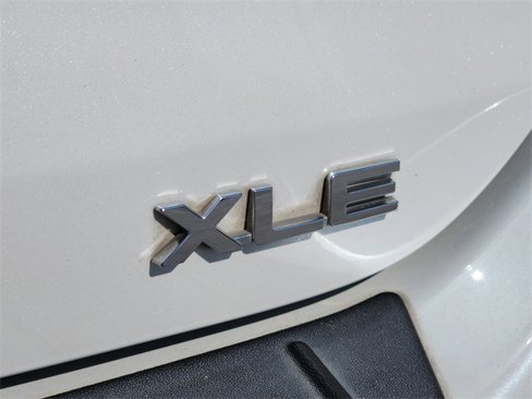 Used 2022 Toyota Highlander XLE image 13