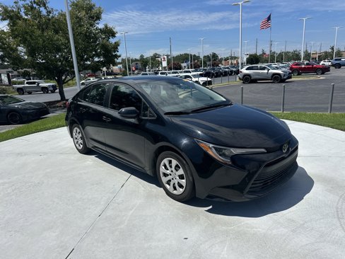Used 2023 Toyota Corolla LE image 2