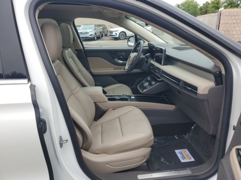 Certified 2022 Lincoln Corsair AWD w/ Premium Package image 9