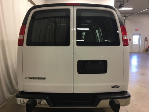 Used 2018 Chevrolet Express 2500 w/ Driver Convenience Package image 5