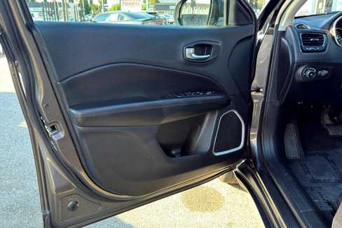 Used 2020 Jeep Compass Latitude image 16