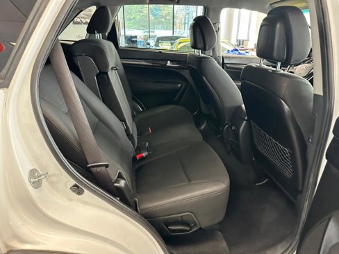 Used 2014 Kia Sorento LX image 28