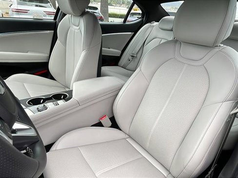 Used 2025 Genesis G70 2.5T image 15
