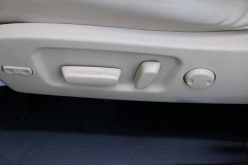 Used 2016 Toyota Highlander Limited image 26