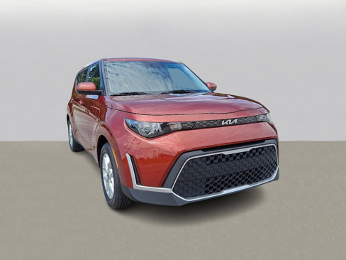 Used 2023 Kia Soul LX w/ LX Technology Package image 2