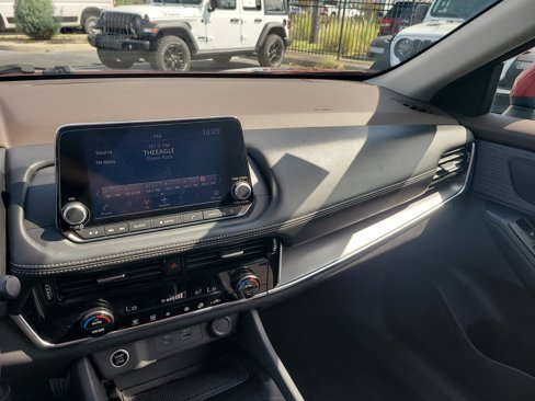 Used 2022 Nissan Rogue SV image 21