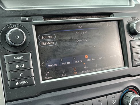 Used 2019 Nissan Titan SV image 16