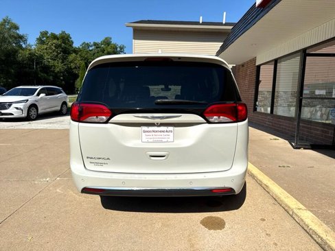 Used 2019 Chrysler Pacifica Touring-L Plus image 35