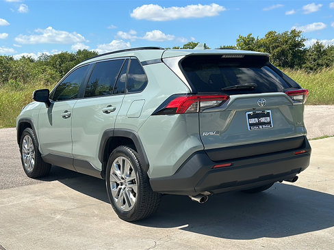Used 2020 Toyota RAV4 XLE Premium image 6