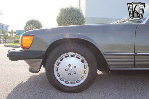 Used 1987 Mercedes-Benz 560 SL image 15