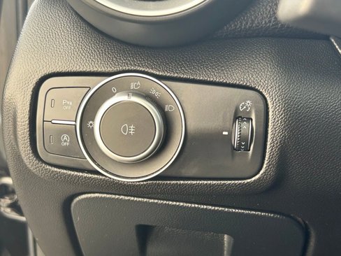 Used 2018 Alfa Romeo Giulia image 35
