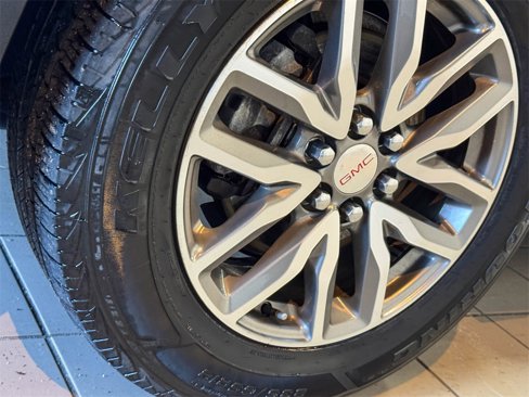 Used 2019 GMC Acadia SLE image 16