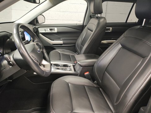 Used 2023 Ford Explorer XLT w/ Equipment Group 202A image 24