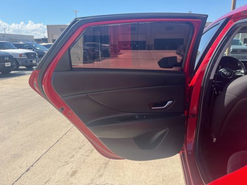 Used 2022 Hyundai Elantra SEL w/ Convenience Package image 11