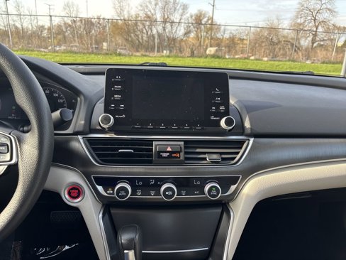 Used 2018 Honda Accord LX image 7
