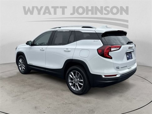 Used 2022 GMC Terrain SLT image 3