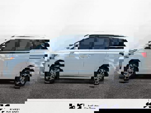 Used 2016 Kia Sedona L image 2