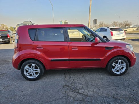 Used 2012 Kia Soul ! w/ Premium Pkg image 5