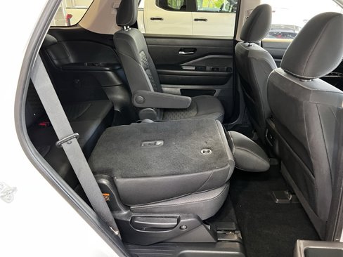 Used 2022 Nissan Pathfinder SV w/ SV Premium Package image 60