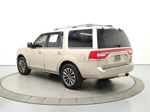 Used 2017 Lincoln Navigator Select image 5