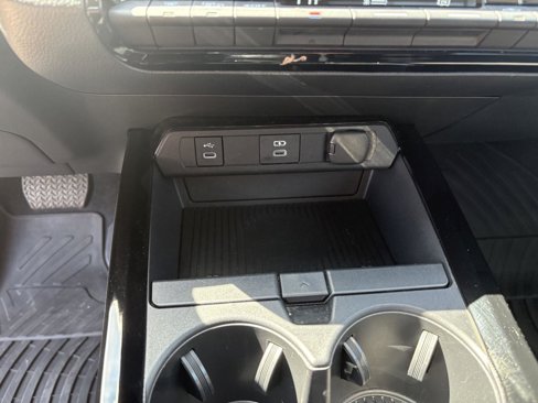 Used 2025 Toyota Prius LE image 17