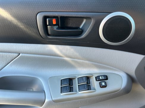 Used 2011 Toyota Tacoma PreRunner image 22