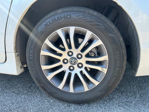 Used 2020 Toyota Sienna XLE image 11