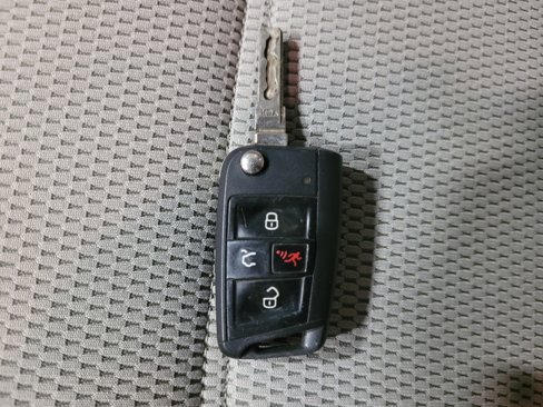 Used 2017 Volkswagen Golf S image 32