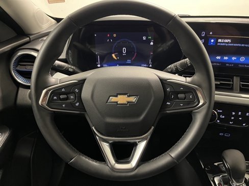 Used 2024 Chevrolet Trax LT w/ LT Convenience Package image 14