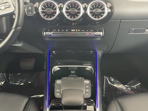 Certified 2022 Mercedes-Benz GLA 250 4MATIC image 18