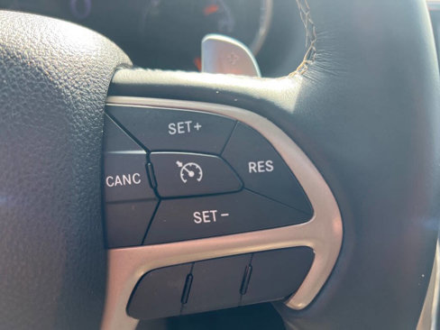 Used 2017 Jeep Grand Cherokee Overland image 18