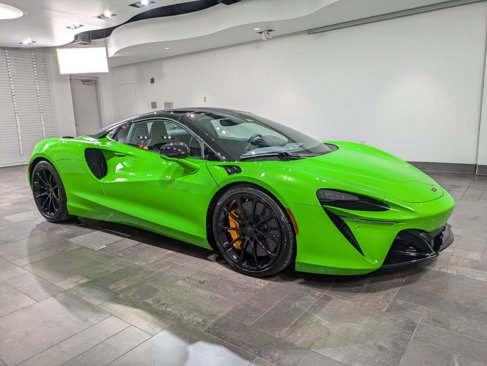 Used 2025 McLaren Artura Spider image 24