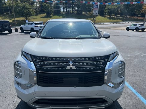 Used 2022 Mitsubishi Outlander SE image 1