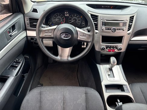 Used 2010 Subaru Outback 2.5i image 6