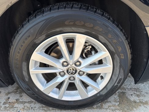 Used 2025 Toyota Camry LE image 11