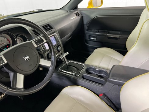 Used 2010 Dodge Challenger R/T image 21