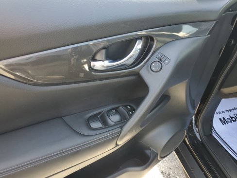 Used 2017 Nissan Rogue S image 10