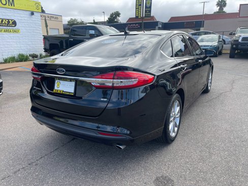Used 2017 Ford Fusion SE image 3