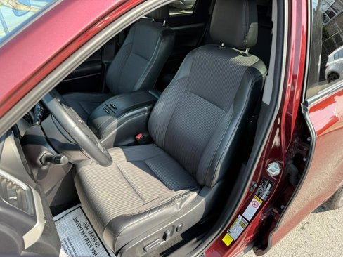 Used 2017 Toyota Highlander Plus image 7