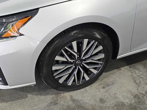 Used 2024 Nissan Altima 2.5 SV image 16